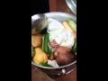 بالفيديو : شاهد.. شخص يطهو رضيعاً ومطالبات بملاحقته!